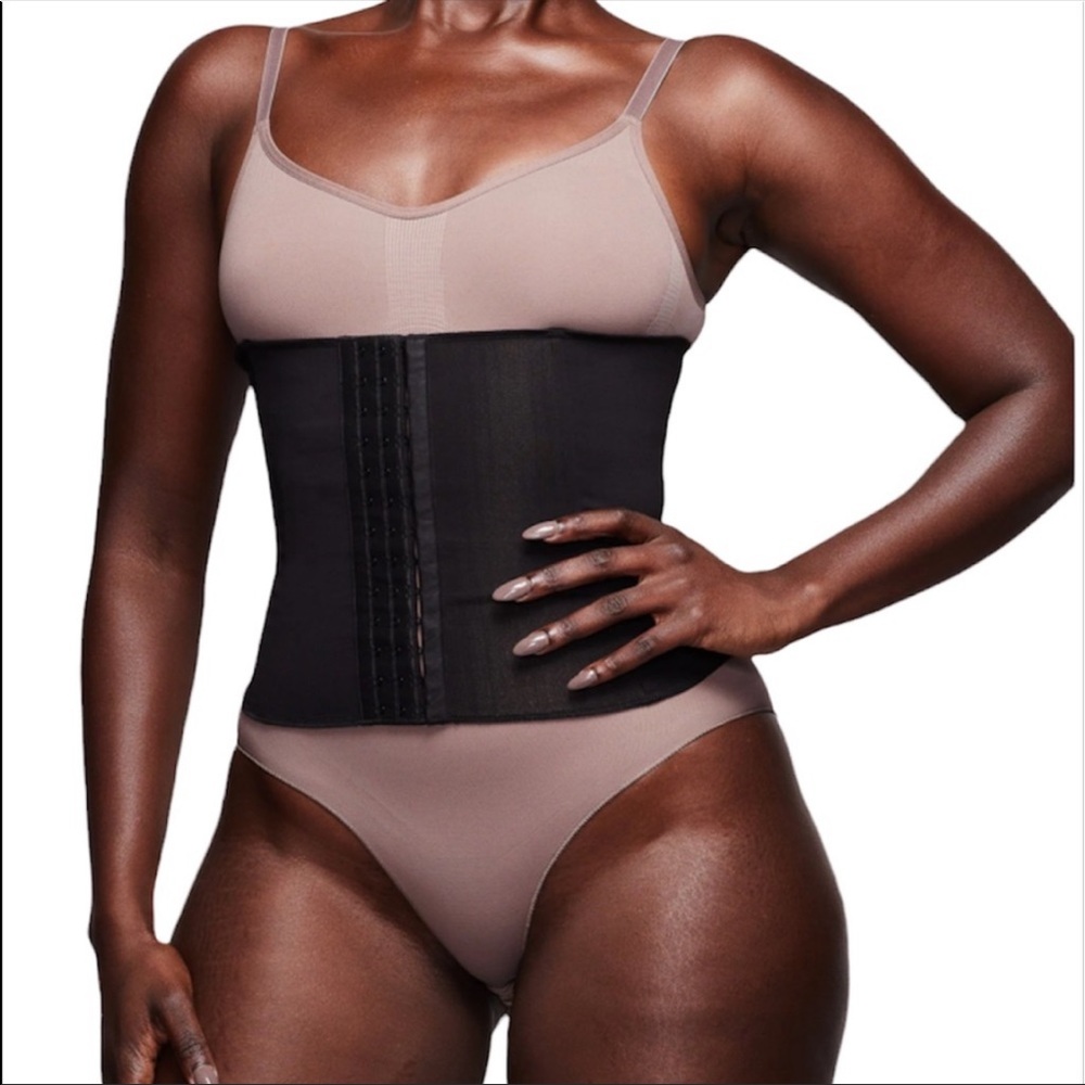 SKIMS Waist Trainer Onyx Black Size Large With Pouch NWOT